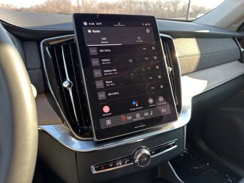 Certified 2025 Volvo XC90 B5 Plus image 23