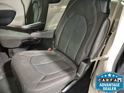 Used 2022 Chrysler Voyager LX FWD image 16