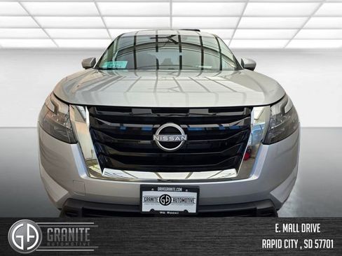 New 2025 Nissan Pathfinder SV image 8