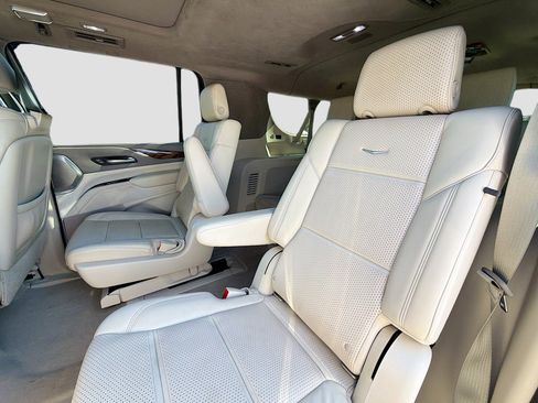 Used 2021 Cadillac Escalade ESV Premium Luxury Platinum AWD/4WD image 23