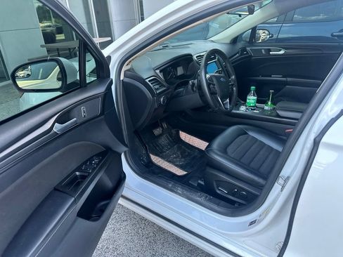 Used 2018 Ford Fusion SE w/ Equipment Group 201A FWD image 5