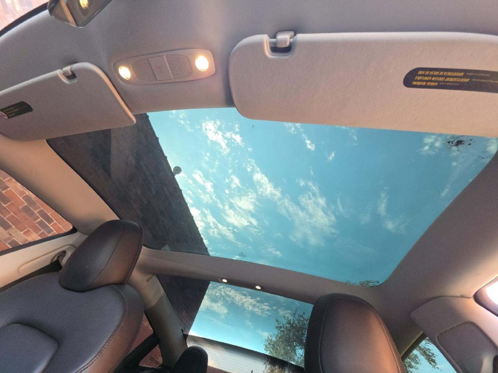 Used 2020 Tesla Model 3 Standard Range RWD image 8