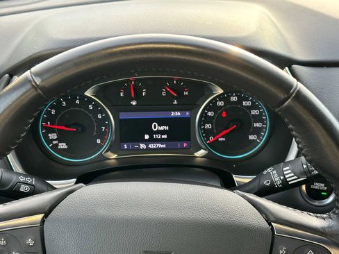 Used 2022 Chevrolet Traverse LT image 25