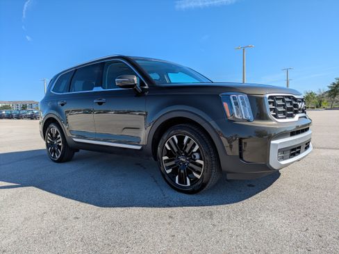 Used 2025 Kia Telluride SX w/ SX Captain's Chair Package FWD image 2