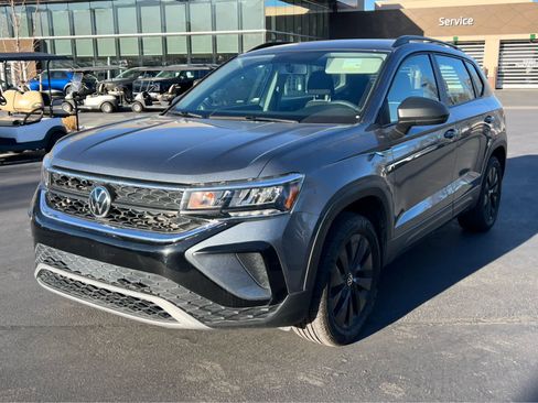 Used 2022 Volkswagen Taos S image 2