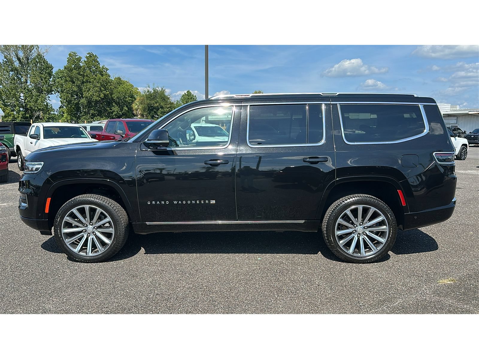 Used 2022 Jeep Grand Wagoneer Series I w/ Flexible Seating Group AWD/4WD image 3