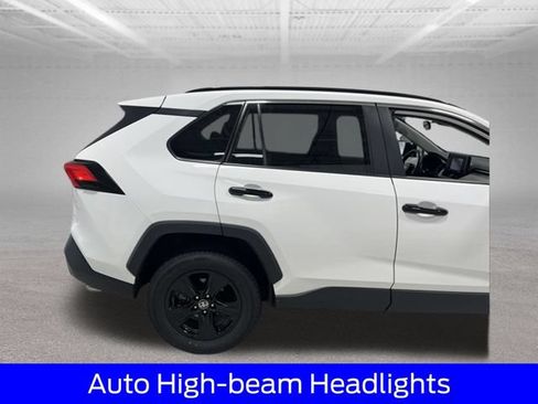 Used 2022 Toyota RAV4 XLE AWD/4WD image 12