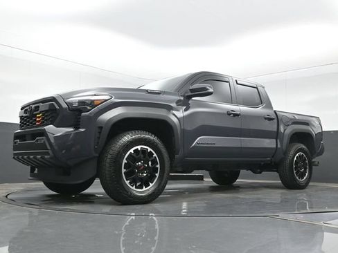 Used 2025 Toyota Tacoma TRD Off-Road w/ TRD Off Road Upgrade Package AWD/4WD image 22