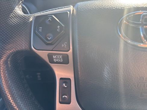 Used 2016 Toyota Tacoma Limited image 19