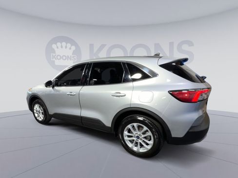 Used 2020 Ford Escape SE image 8