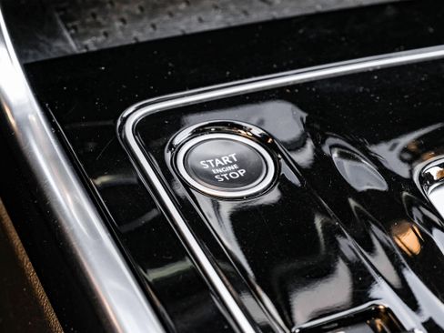 Used 2020 Jaguar XE S image 21