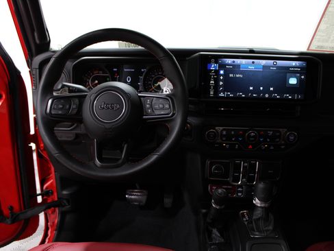 Used 2024 Jeep Wrangler Unlimited Rubicon 392 image 2