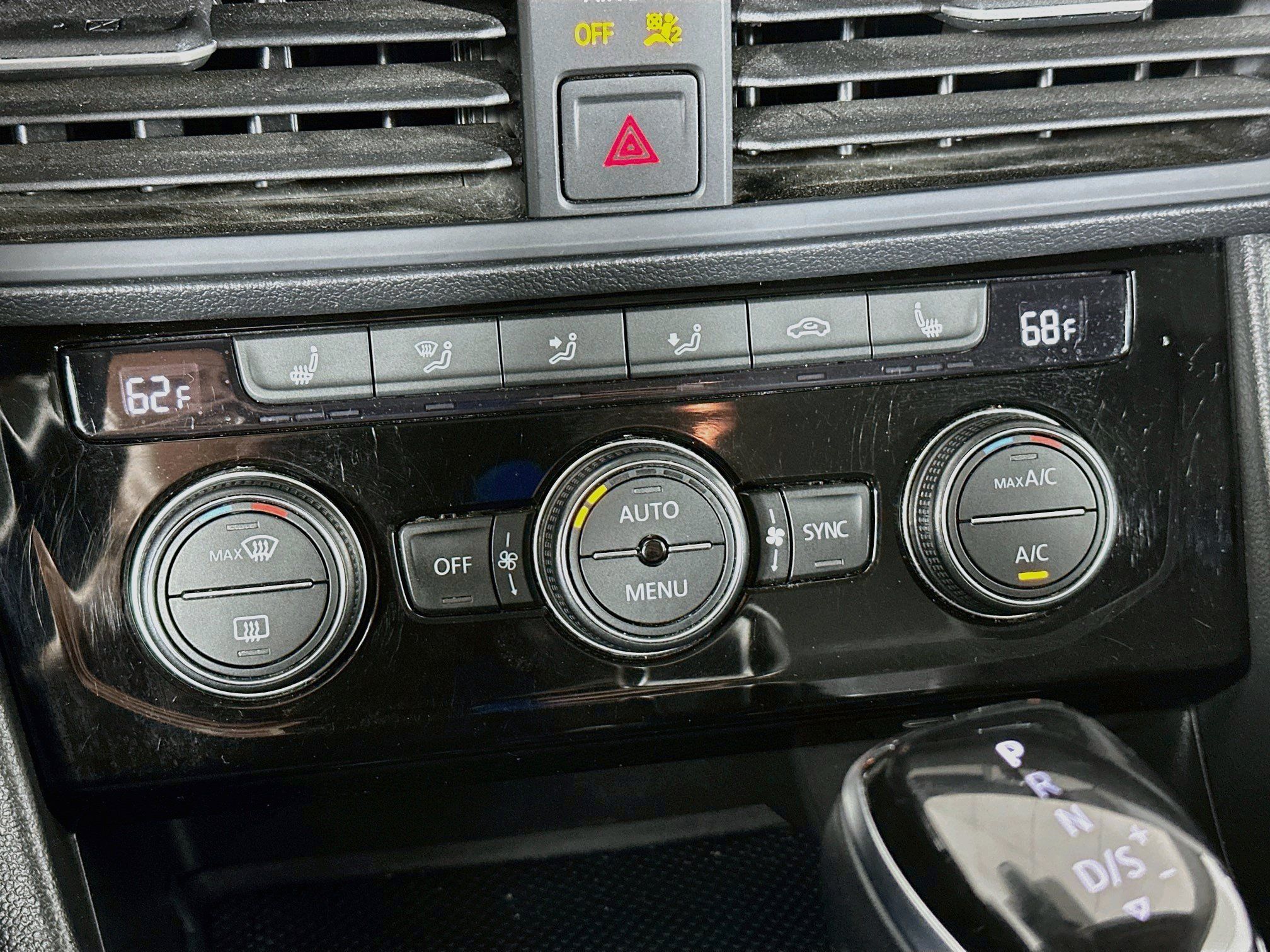 Used 2024 Volkswagen Jetta SE FWD image 23