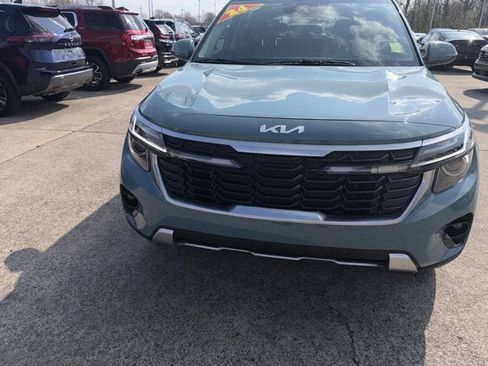 Used 2024 Kia Seltos EX image 2