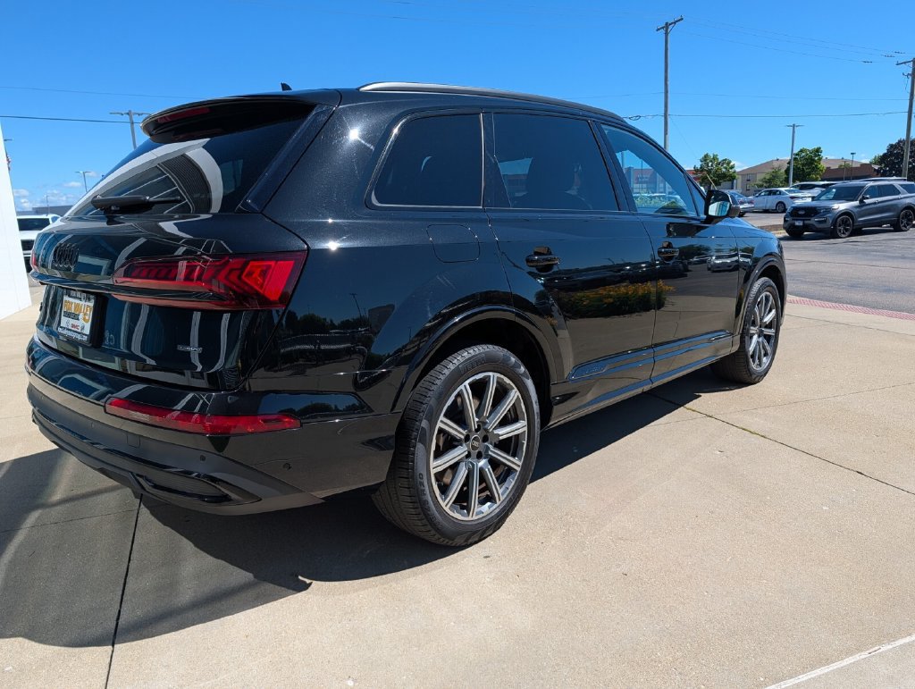 Used 2023 Audi Q7 2.0T Premium Plus w/ Premium Plus Package AWD/4WD image 3