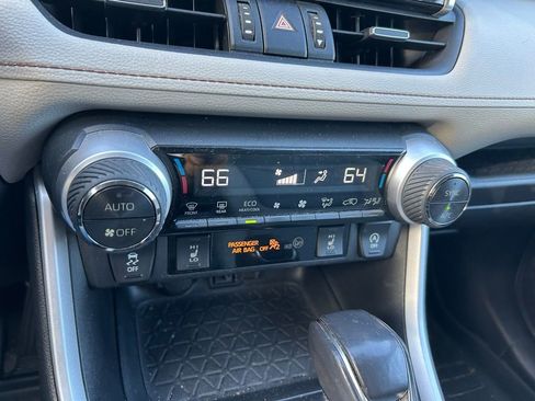 Used 2020 Toyota RAV4 XLE Premium image 27