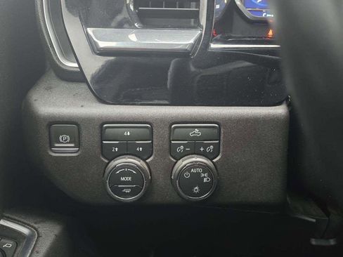 Used 2024 Chevrolet Silverado 3500 LT image 26