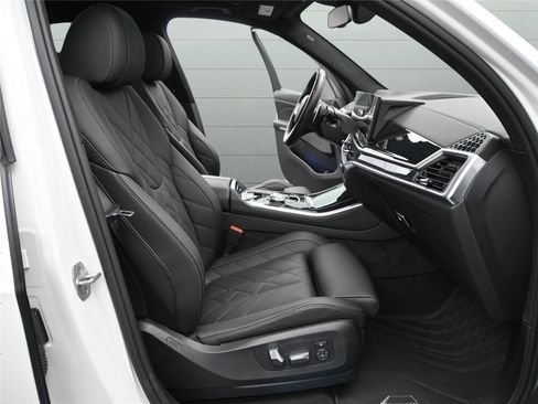 Used 2024 BMW X5 xDrive40i w/ Executive Package image 17