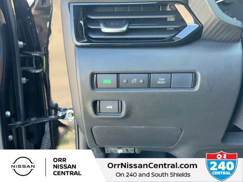 Used 2025 Nissan Sentra SV w/ Trunk Package image 18