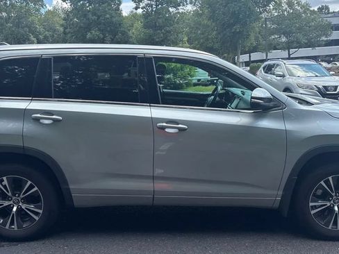 Used 2016 Toyota Highlander XLE AWD/4WD image 11