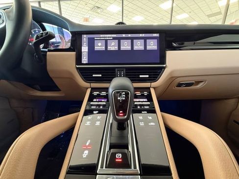 Used 2021 Porsche Cayenne Coupe image 15