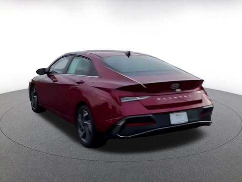 Used 2025 Hyundai Elantra SEL image 9