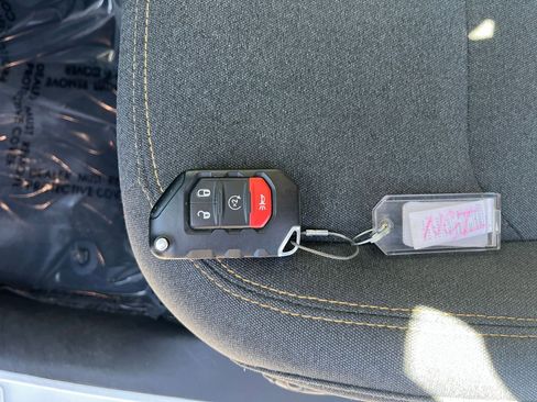 Used 2025 Jeep Wrangler Sahara image 21