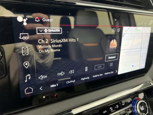 Used 2024 GMC Sierra 1500 AT4 w/ Technology Package AWD/4WD image 13