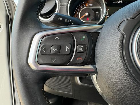 Used 2018 Jeep Wrangler Unlimited Sahara AWD/4WD image 12
