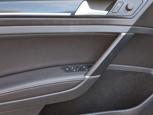 Used 2017 Volkswagen Golf R 4-Door image 13