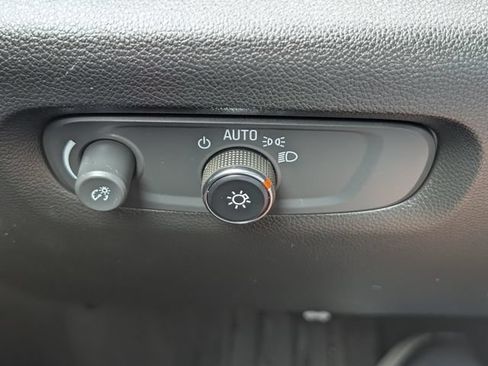 Used 2022 Chevrolet Traverse LT FWD image 23