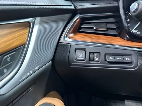 Used 2021 Cadillac XT5 Premium Luxury AWD/4WD image 16