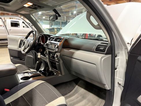 Used 2011 Toyota 4Runner SR5 w/ Convenience Pkg AWD/4WD image 16