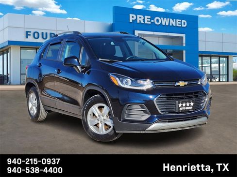 Used 2022 Chevrolet Trax LT w/ LT Convenience Package image 1