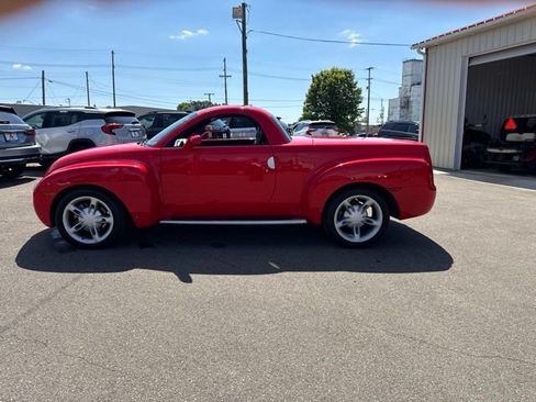 Used 2006 Chevrolet SSR w/ Preferred Equipment Group RWD image 6