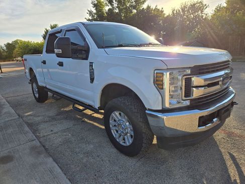 Used 2018 Ford F250 XLT image 2