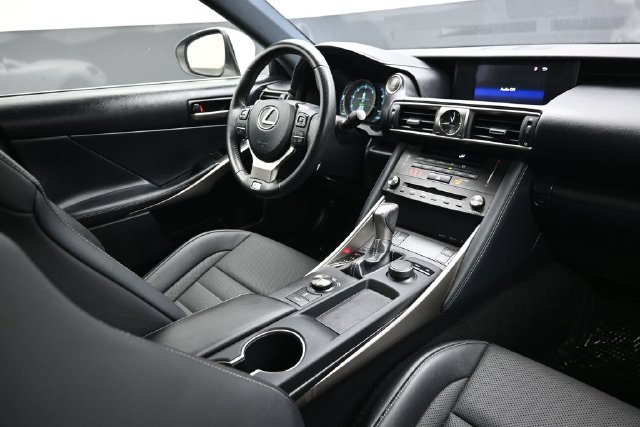 Used 2019 Lexus IS 300 F Sport w/ F Sport Package RWD image 13