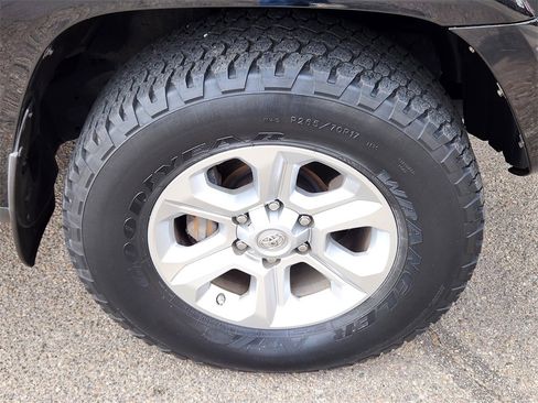 Used 2017 Toyota 4Runner SR5 image 15