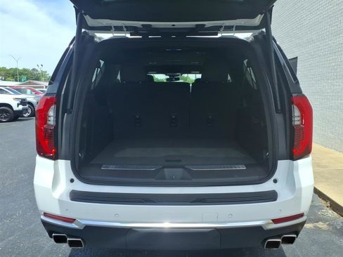 Used 2025 GMC Yukon XL Denali AWD/4WD image 5