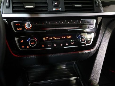 Used 2018 BMW 320i xDrive Sedan w/ Convenience Package AWD/4WD image 21