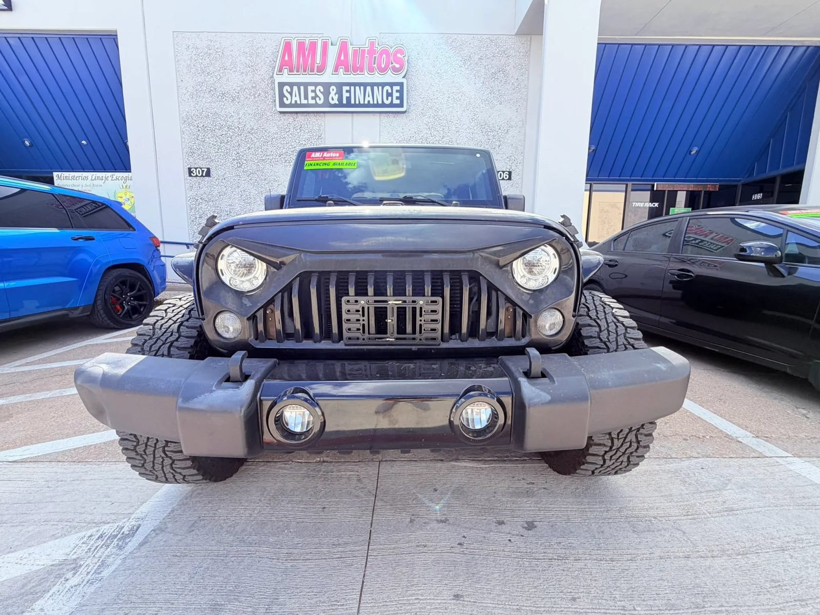 Used 2017 Jeep Wrangler Sahara w/ Connectivity Group AWD/4WD image 7