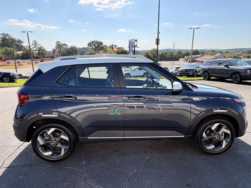 Used 2025 Hyundai Venue Limited FWD image 6