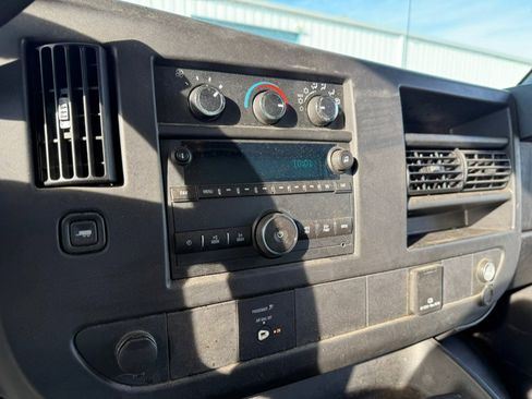 Used 2016 GMC Savana 3500 image 32