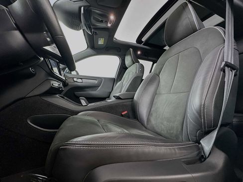Used 2021 Volvo XC40 T5 R-Design image 19