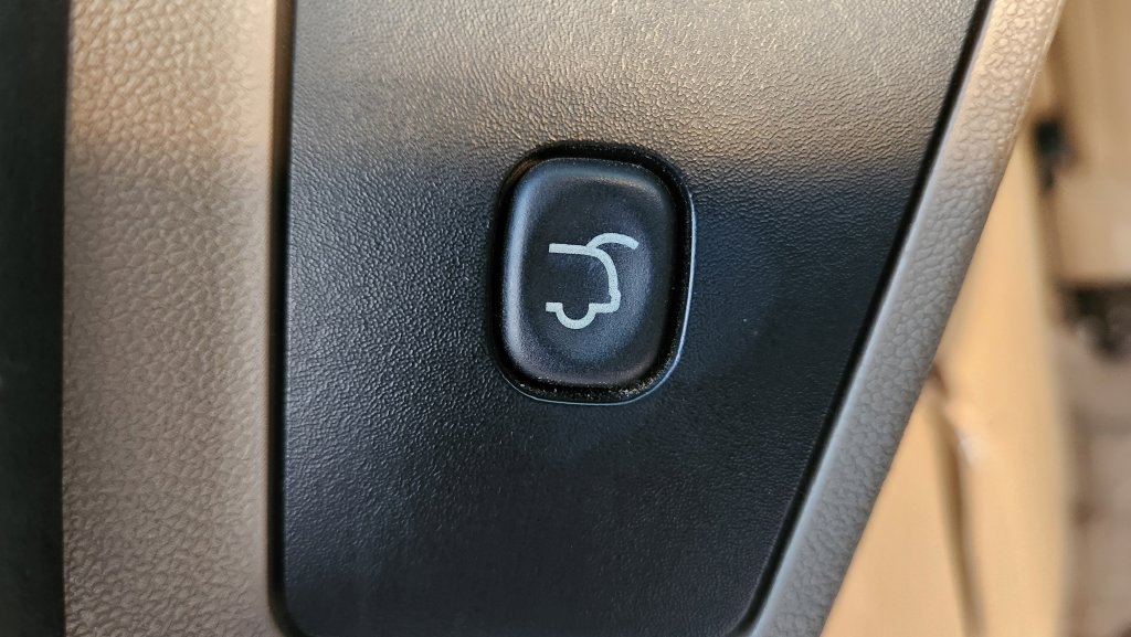 Used 2012 Chrysler Town & Country Touring-L w/ Entertainment Group #2 FWD image 8