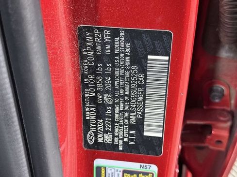 Used 2025 Hyundai Elantra SEL FWD image 35