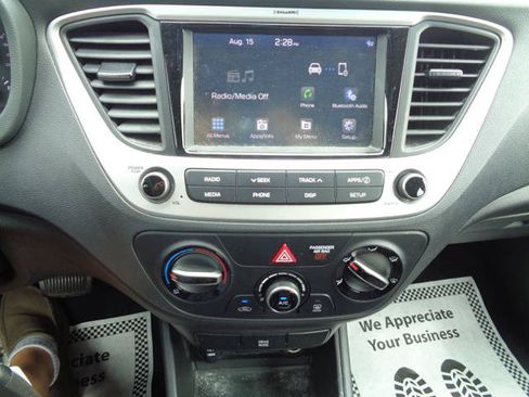 Used 2022 Hyundai Accent SEL FWD image 31