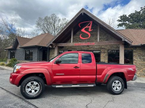Used 2011 Toyota Tacoma PreRunner w/ TRD Off-Road Pkg image 2