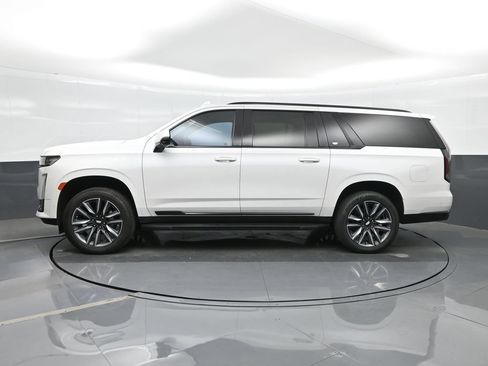 Used 2021 Cadillac Escalade ESV Sport RWD image 2