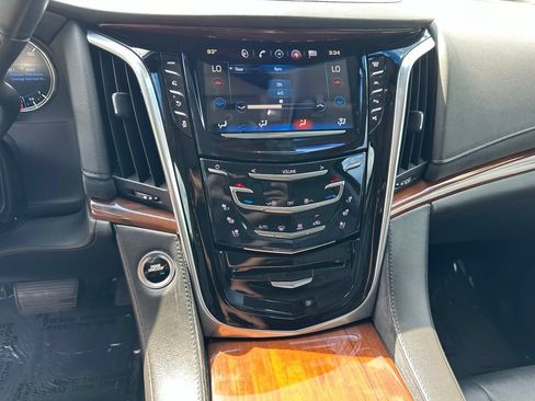 Used 2018 Cadillac Escalade Luxury AWD/4WD image 61